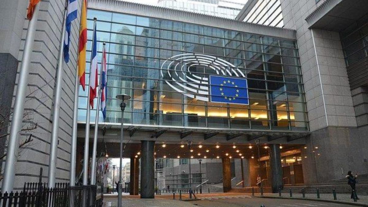 Огромен скандал! Европа се противопоставя открито на българския „черен списък“ по „Магнитски“!