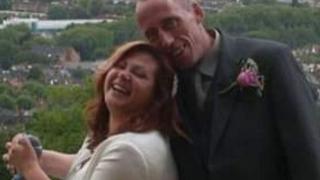 Жена откри шокираща истина за съпруга си след като случайно погледна в телефона му СНИМКИ