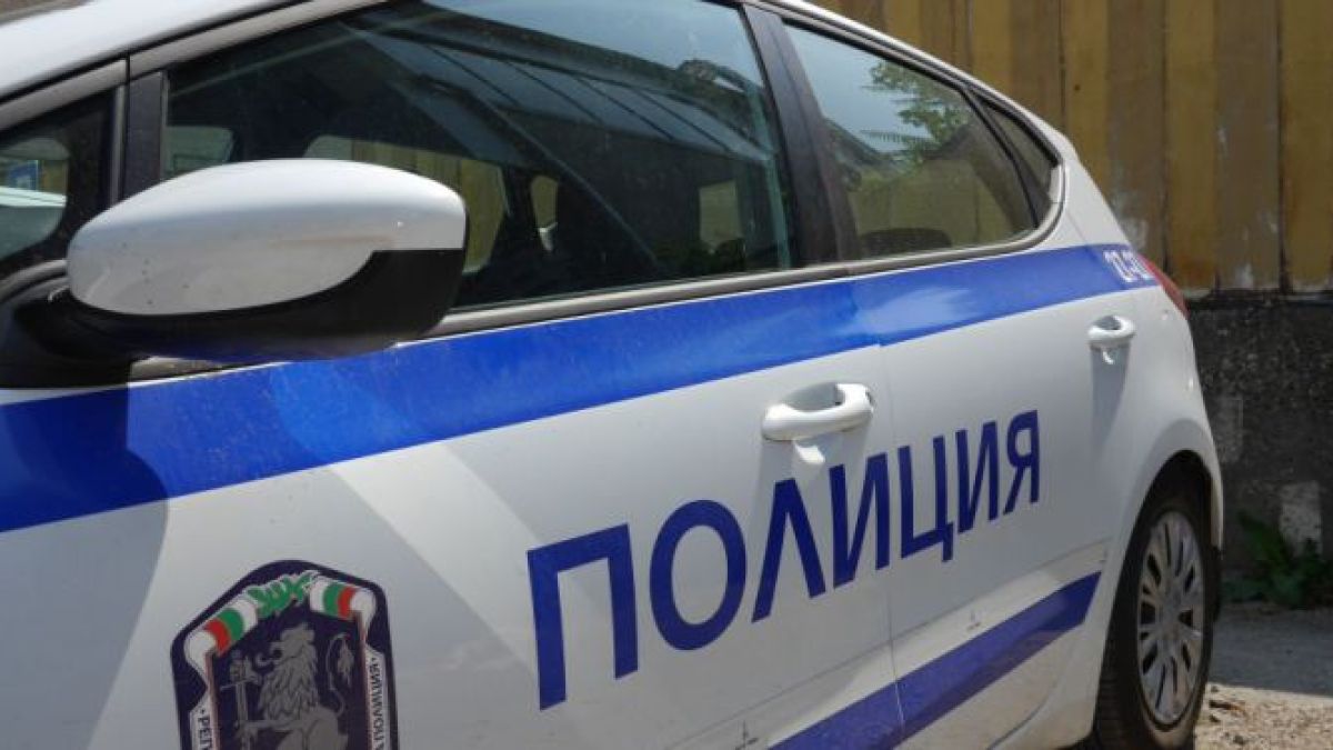 Нелепо! 5-годишно намушка с нож 7-годишната си сестра в Узунджово