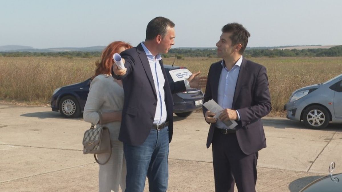 Кирил Петков продължава да упорства за канадското си гражданство 