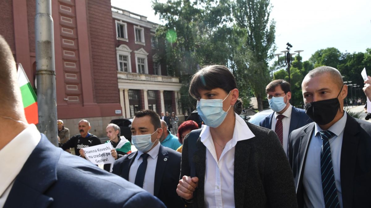 Уволнен от НСО за връзки с мутрите ръководи комисия, която днес ще гласува за сваляне на охраната на главния прокурор
