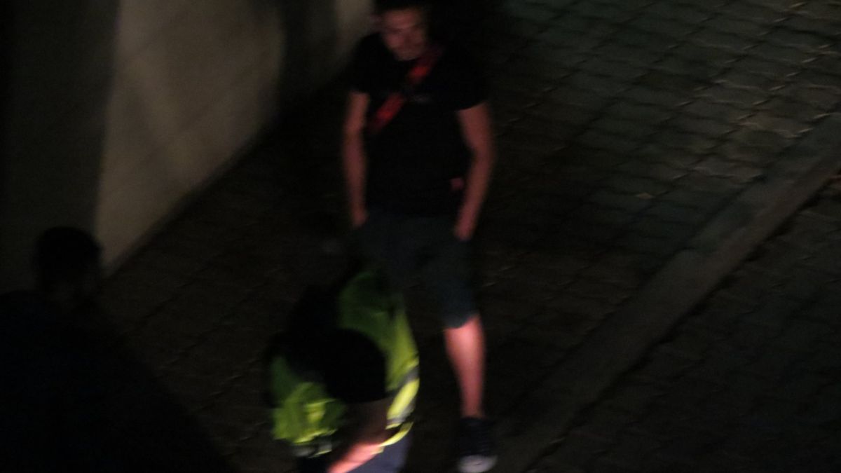 Първо в БЛИЦ! Екшън с полиция по тъмна доба в София СНИМКИ