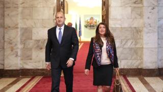 Крили визитата на US сенаторите по настояване на кръга около Радев