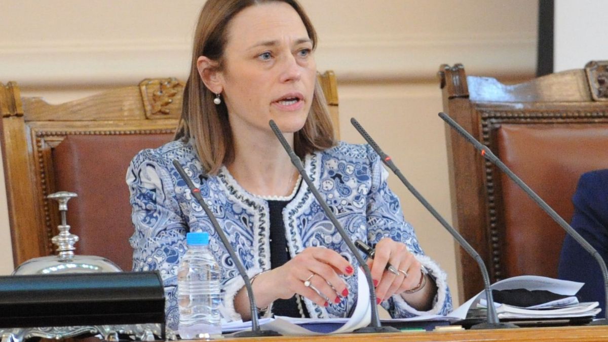 Ива Митева издаде кога ще се проведат президентските избори