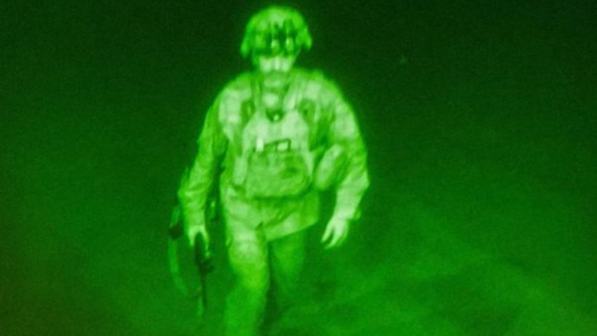 Ето го последният US военен, напуснал Афганистан СНИМКА 