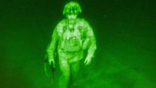 Ето го последният US военен, напуснал Афганистан СНИМКА 