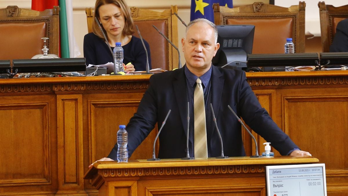 Кадиев с коментар за годежа, взривил НС