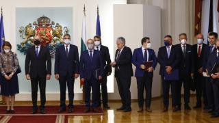 Радев събра министрите си на четири очи - решава ли се кои ще са в следващия кабинет? 
