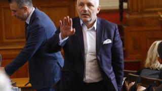 Хаджигенов загатна, че може да откажат подкрепа на Радев 