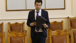Скандално: Правосъдното министерство е знаело, че Петков е с двойно гражданство, още като министър