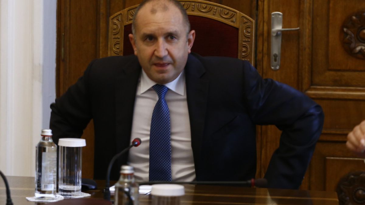 Евгени Михайлов: През цялото време Радев лъжеше и ще си отиде!