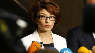 Деси Атанасова с горещ коментар за скандалния казус "почтената дама" на Петков