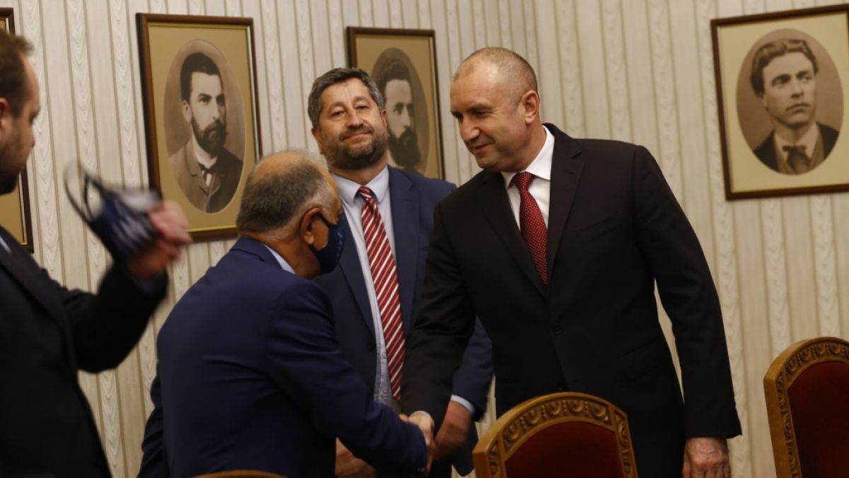 Андролова: Радев - петият елемент в четворната коалиция
