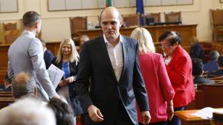 Зам.-министър насмете Петков за сексскандала с Лена: Предава семейството си и съпругата си и няма срам!