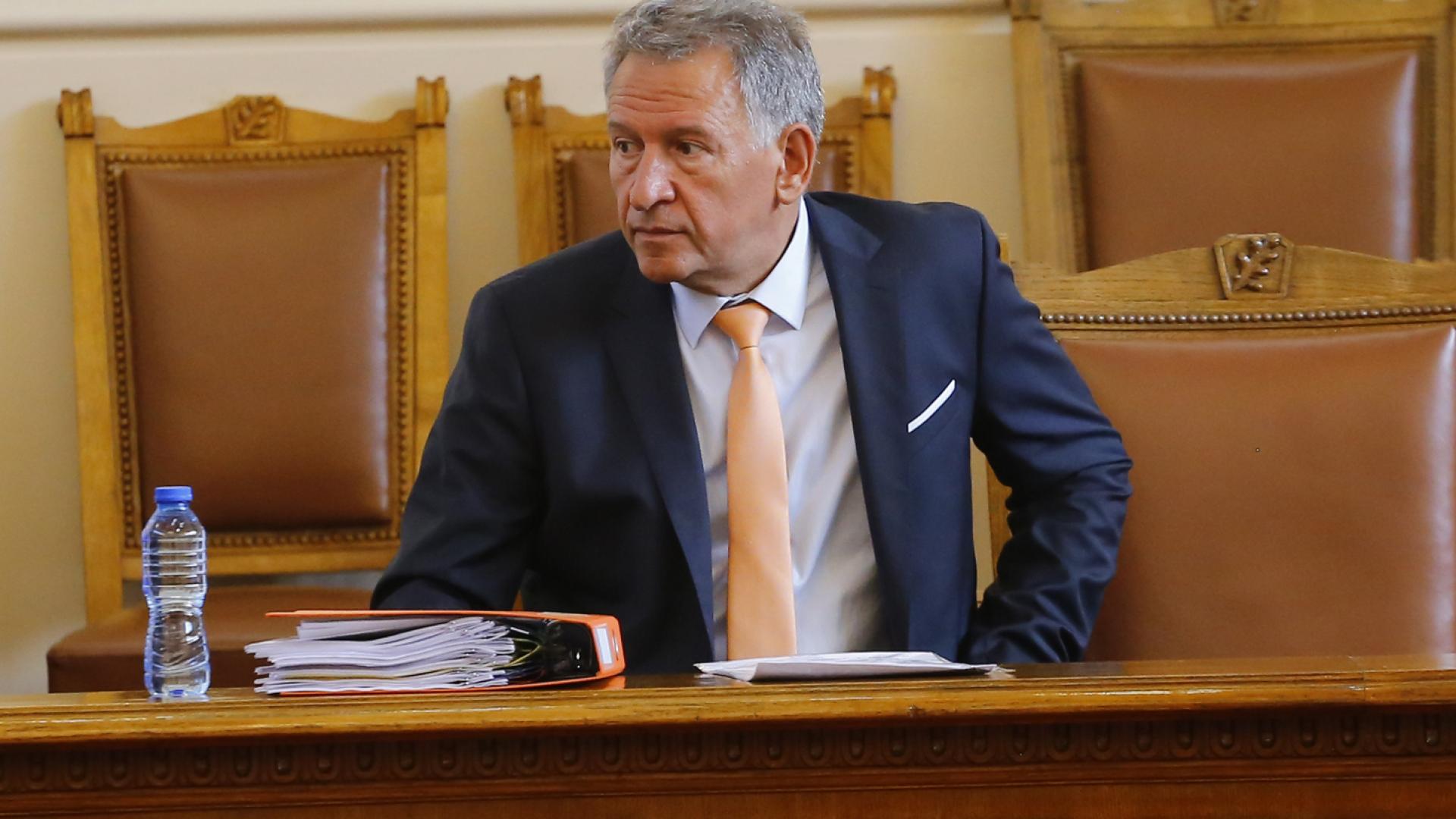 КПКОНПИ погна Стойчо Кацаров, глобен е с 5000 лева