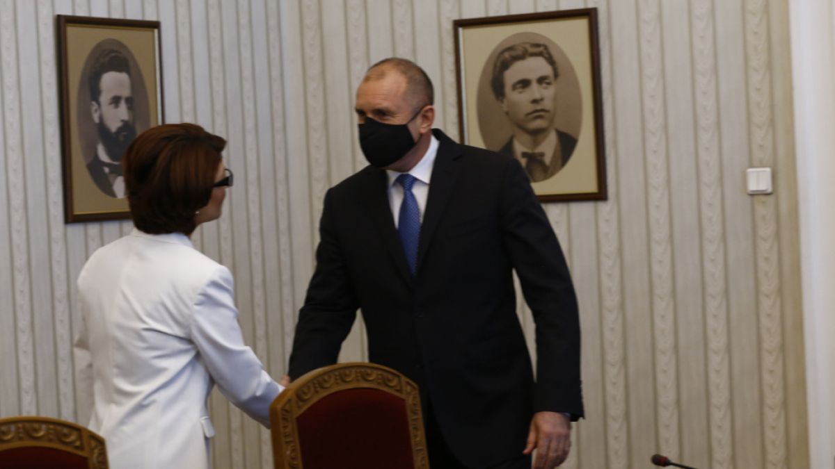 Предпоследно: Десислава Атанасова взима мандата на ГЕРБ като кандидат-премиер