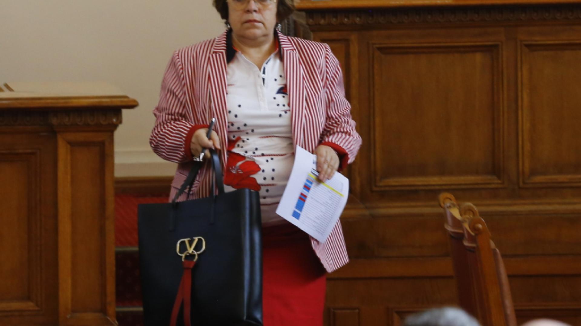 Татяна Дончева и наръчникът на лъжата