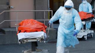 Ужас в САЩ: Болниците са затрупани с рекорден брой пациенти с COVID-19
