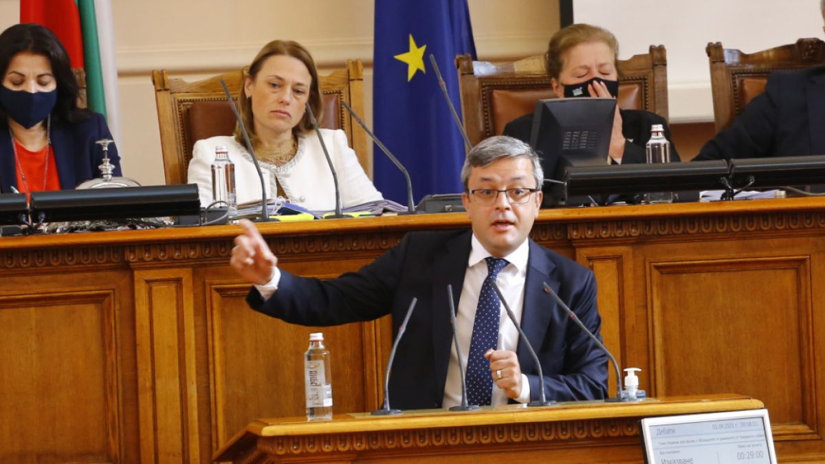 Тома Биков взриви парламента с изказване в защита на Нинова, Тошко Йорданов в шок!