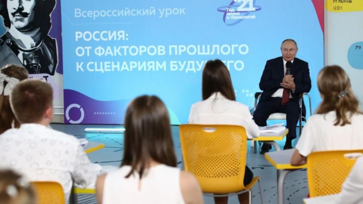 Смело момче поправи Путин по време на урок и ето какво му се случи ВИДЕО