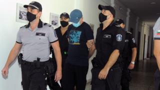 Кървавият готвач Деян от Бургас опита да се прибере у дома с хитър трик, но... 