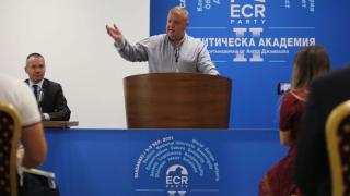 Каракачанов: Сегашните интернационалисти владеят институциите и контролират световната икономика