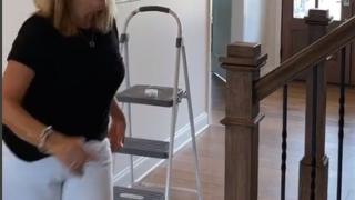 Мрежата се кръсти: Баба погледна внучето си и изпадна в ужас, започна да пищи ВИДЕО