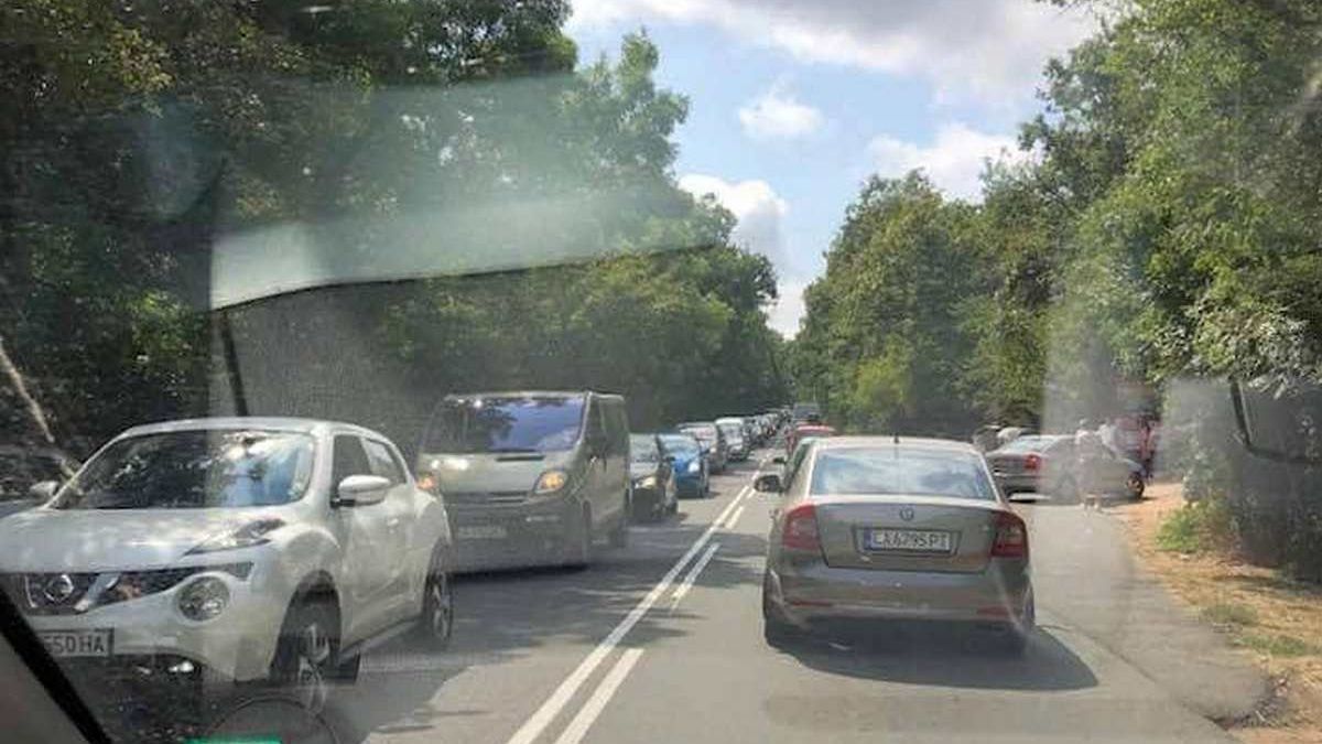 Две мелета край Ропотамо и Созопол затапват трафика с прибиращи се летовници ВИДЕО