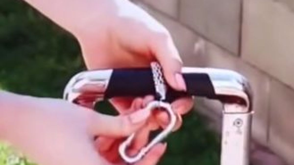 Девойка се прави на тарикатка, но задникът ѝ лъсна ВИДЕО 18+