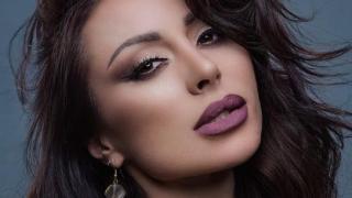 Шефката на силиконките се съблече в Гърция СНИМКА 18+