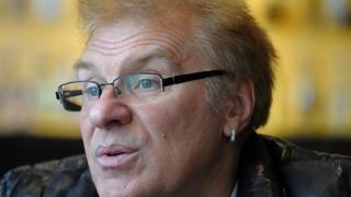 Погнаха Васил Найденов заради неплатено парно, той завежда дело