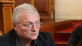 Валери Найденов: В България се води война!