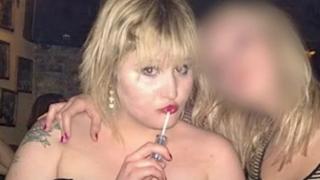Родителите й умрях при зловещ инцидент, а тя направи с парите им нещо изненадващо СНИМКИ