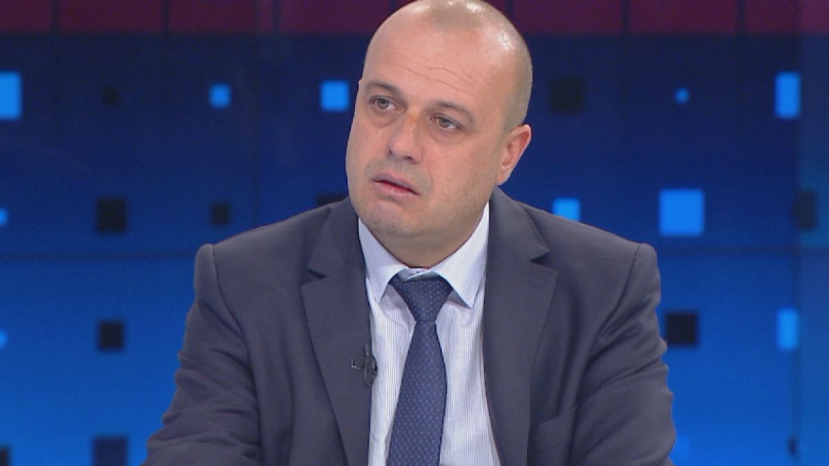 Проданов хвърли бомба за разговори с членове на БСП за нов проект на двамата служебни министри