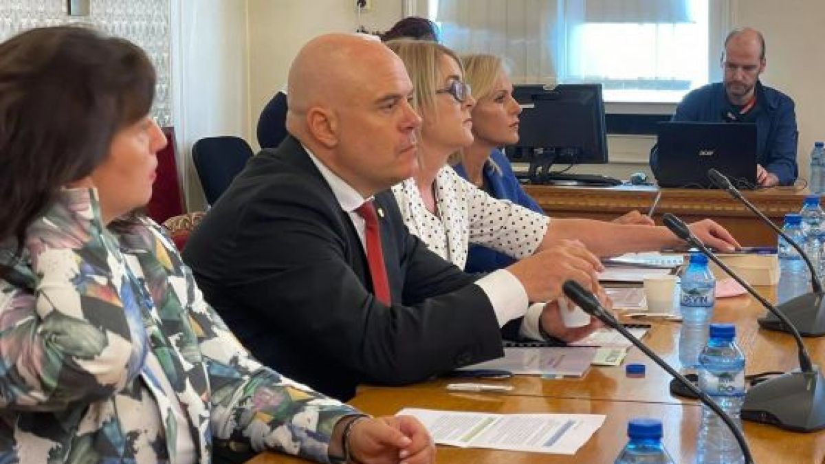 Депутатите одобриха закриването на спецсъда и спецпрокуратурата