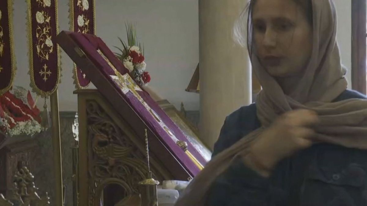 Божествената света литургия за Кръстовден ще започне час преди полунощ