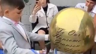 Не е истина какво се случи с подаръка на това дете ВИДЕО