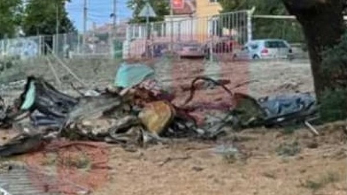 Шокиращи СНИМКИ от градинката-гробище в Айтос, където загинаха баща и децата му