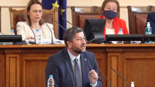 Анализ: Няма нищо по-нелепо от законността на Христо Иванов