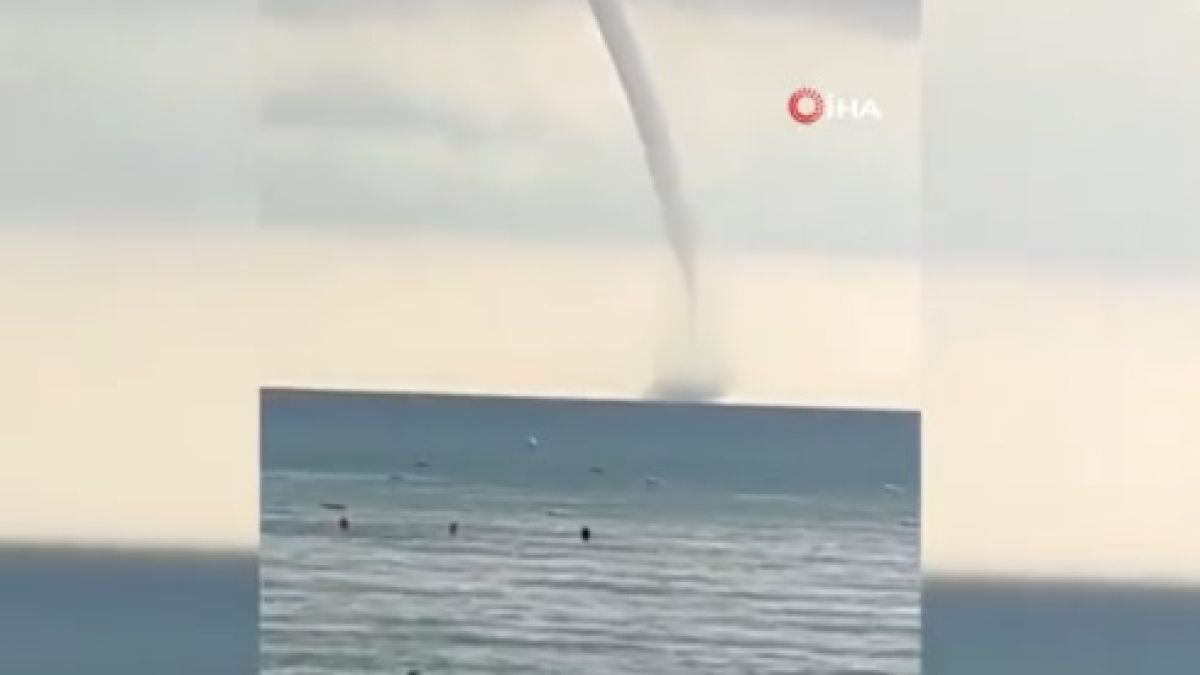 Вижте как два смерча вилняха край курорт ВИДЕО