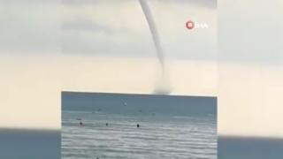 Вижте как два смерча вилняха край курорт ВИДЕО