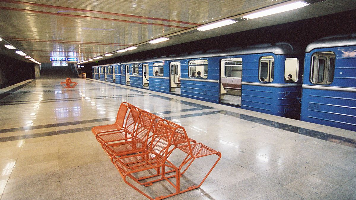Млад бездомник нападна с яростна агресия полицай в метрото 