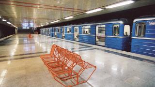 Млад бездомник нападна с яростна агресия полицай в метрото 