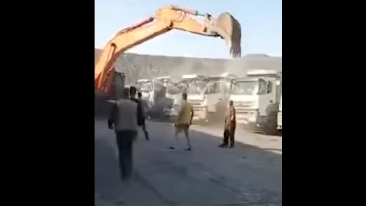 Багерист се ядоса от ниската заплата и си отмъсти брутално ВИДЕО