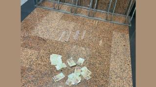 В СДВР издирва собственика на много пари, разпилени в метрото 