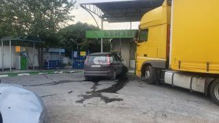 Смачкани коли след тежко меле на бензиностанция край Пловдив СНИМКИ 