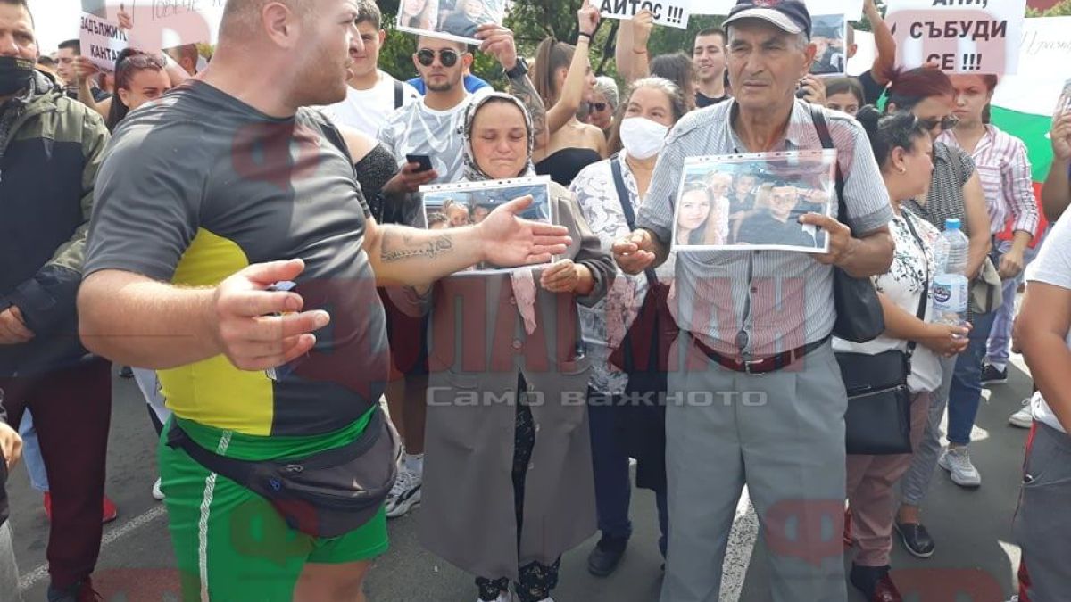 Сблъсъци с полицията на протеста в Айтос! Почернените родители на Нури плачат и... ВИДЕО 