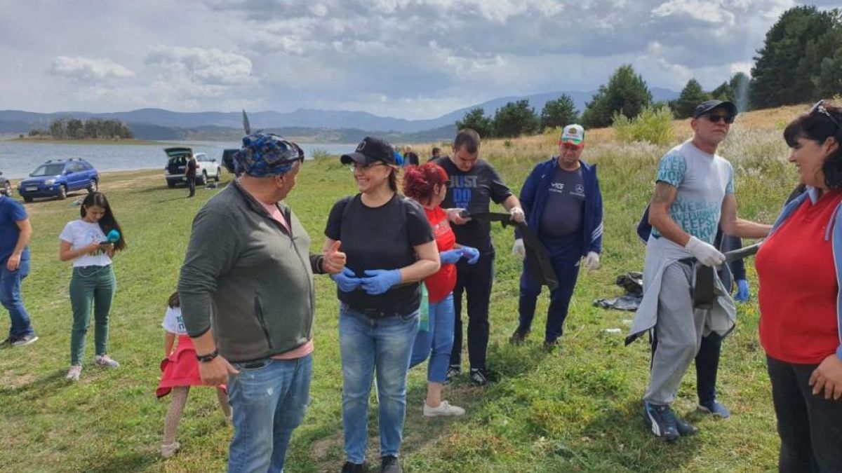 Нинова сложи ръкавици, запретна ръкави и... СНИМКИ 
