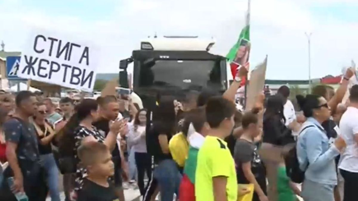 Пореден протест и минута мълчание в памет на жертвите на катастрофата в Айтос ВИДЕО