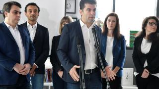 Кирил Петков мълчи за сертификата, че не е канадски гражданин